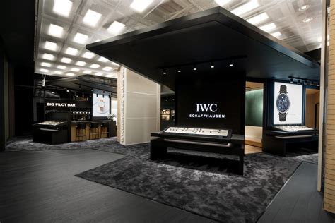 IWC SCHAFFHAUSEN OUVRE UNE NOUVELLE BOUTIQUE .